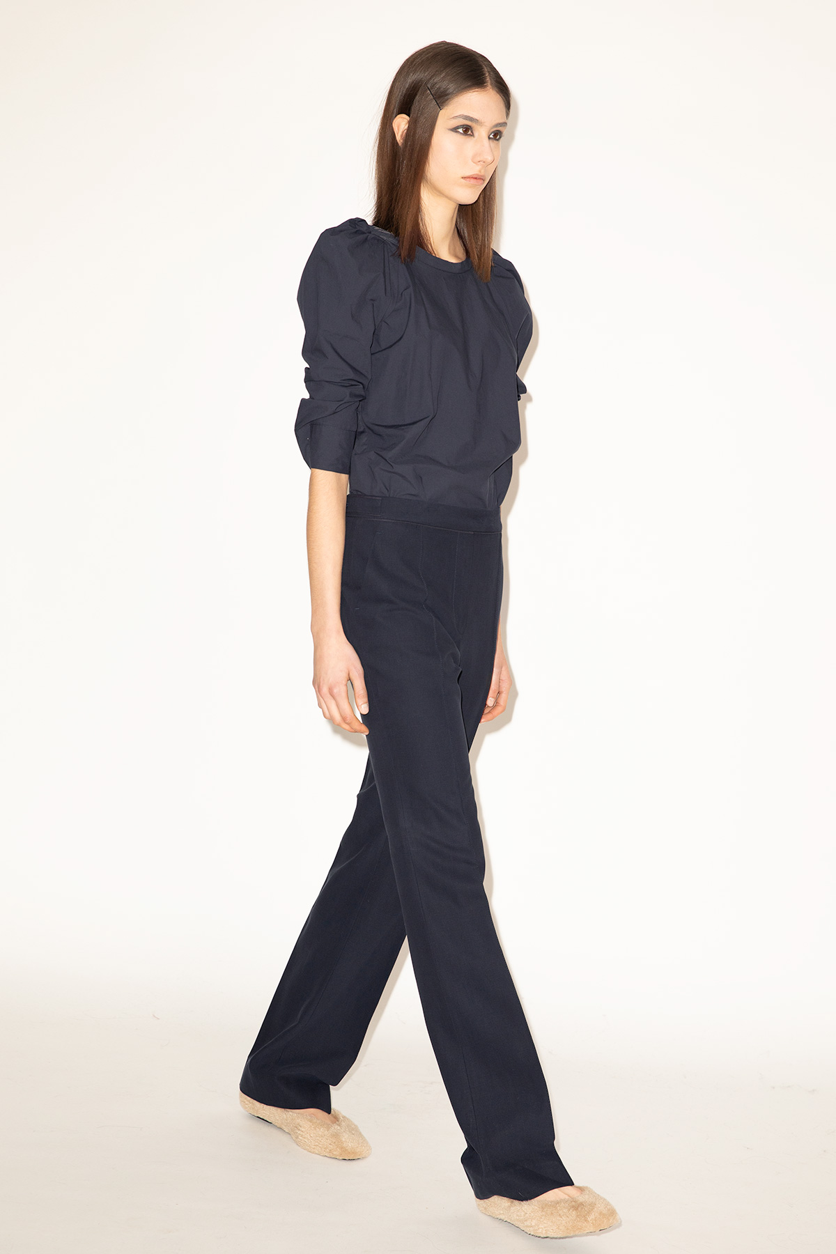 2025_DHeinrich-1071--Puff-Sleeve-Top-&-Boot-Cut-Pants