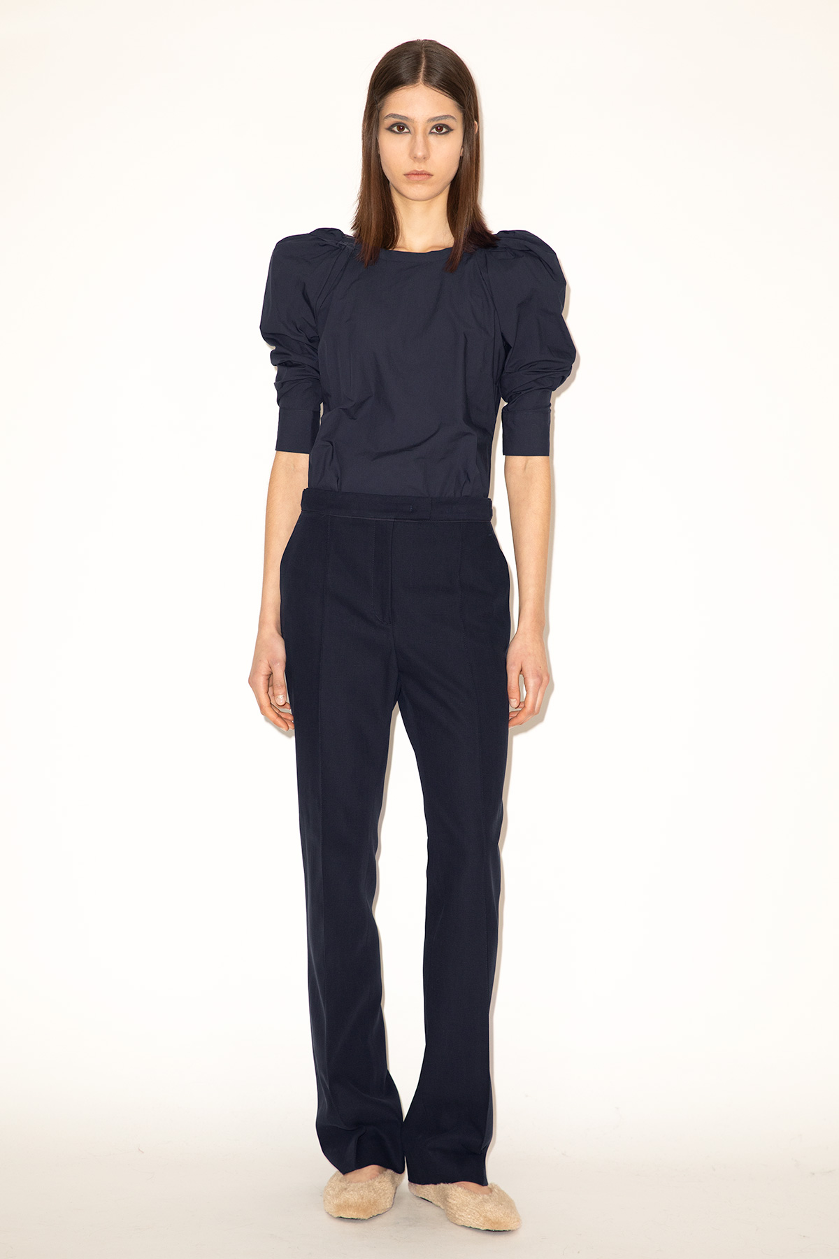 2025_DHeinrich-1060-Puff-Sleeve-Top-&-Boot-Cut-Pants