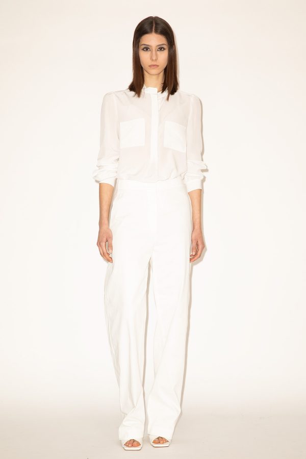 2025_DHeinrich-1545B-White-Chelsea-Blouse-&-White-Barrel-Leg-Jeans