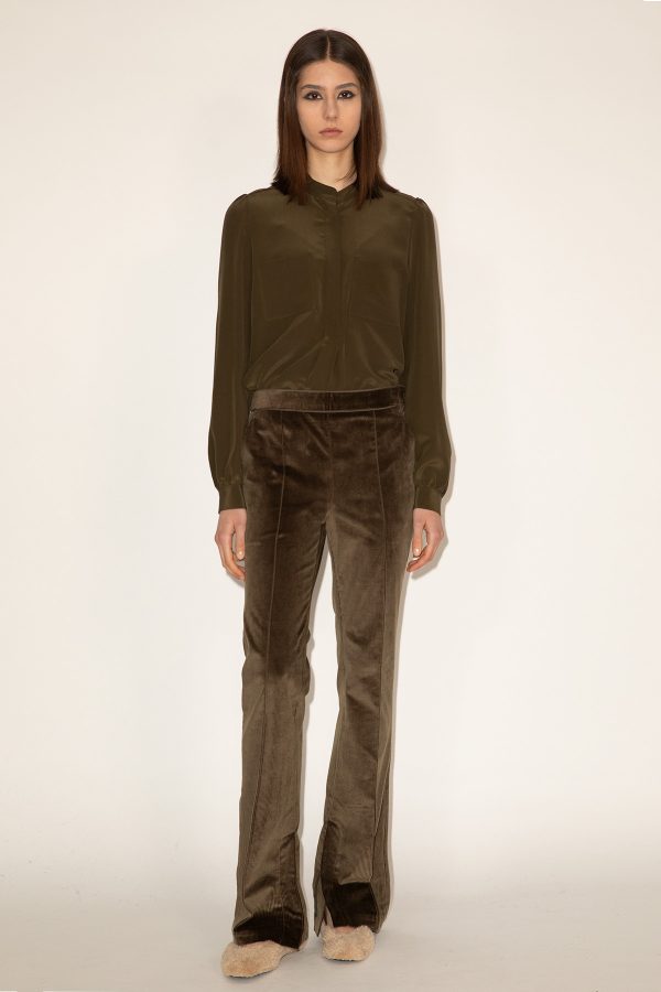 2025_DHeinrich-1395-Chelsea-Blouse-+-Flared-Pants-w--Zip-at-Hem