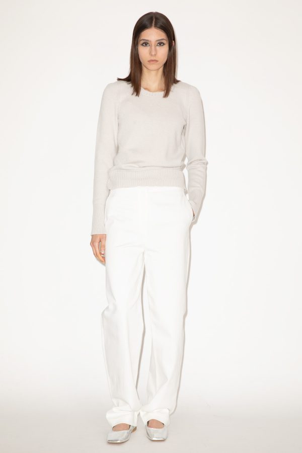 2025_DHeinrich-1708-Beatnik-Sweater-+-Barrel-Leg-Jeans