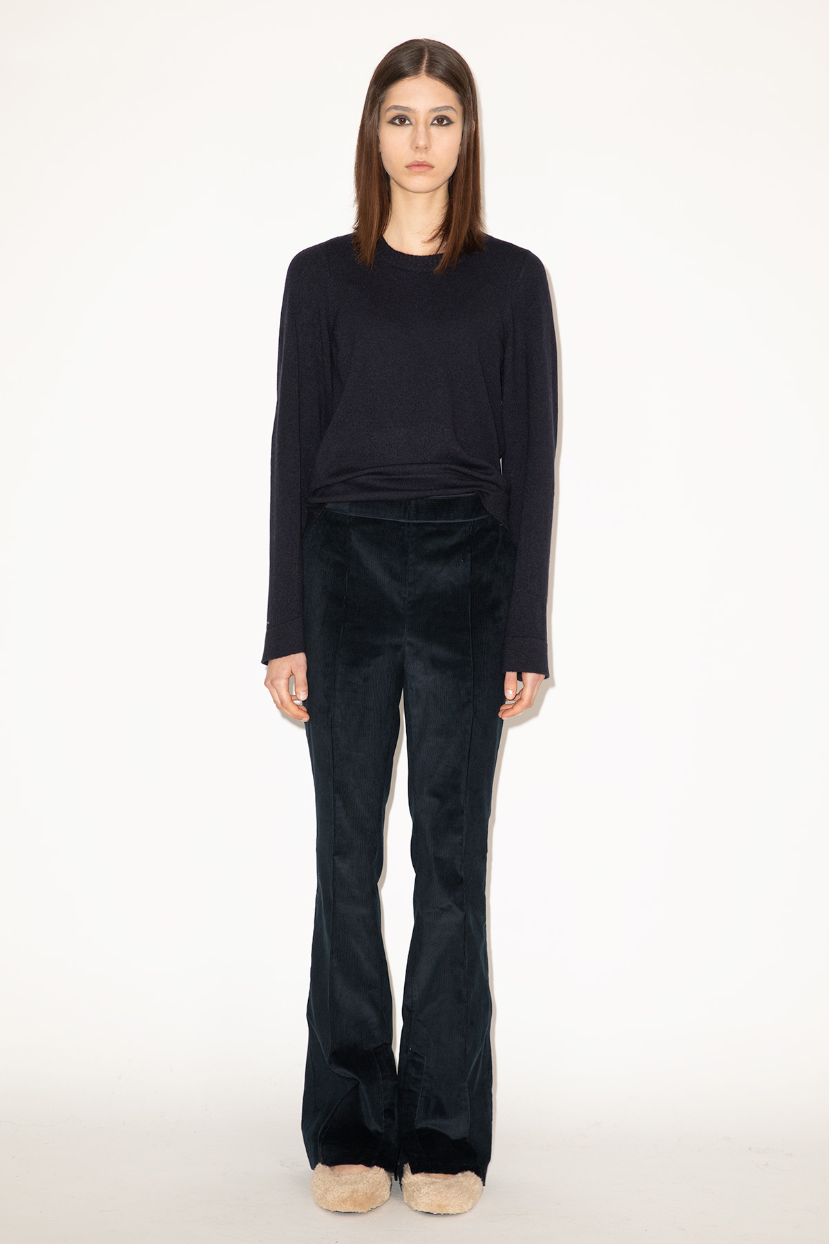 2025_DHeinrich-921A-Barrel-Sleeve-Sweater-+-Boot-Cut-Pants-w-Split