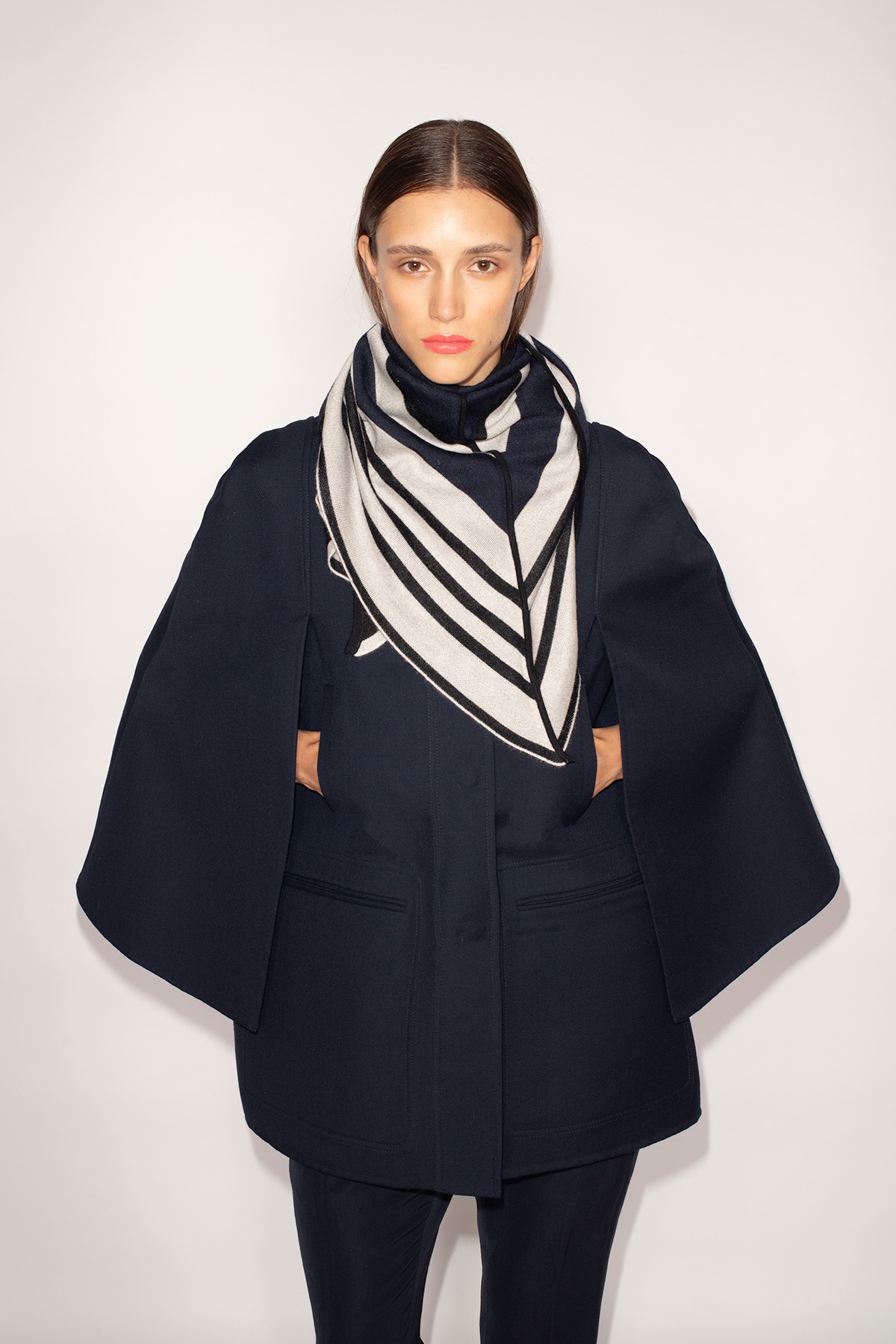 Caashmere-Silk-Knit-Foulard-and-Double-Face-Cape-Jacket-215
