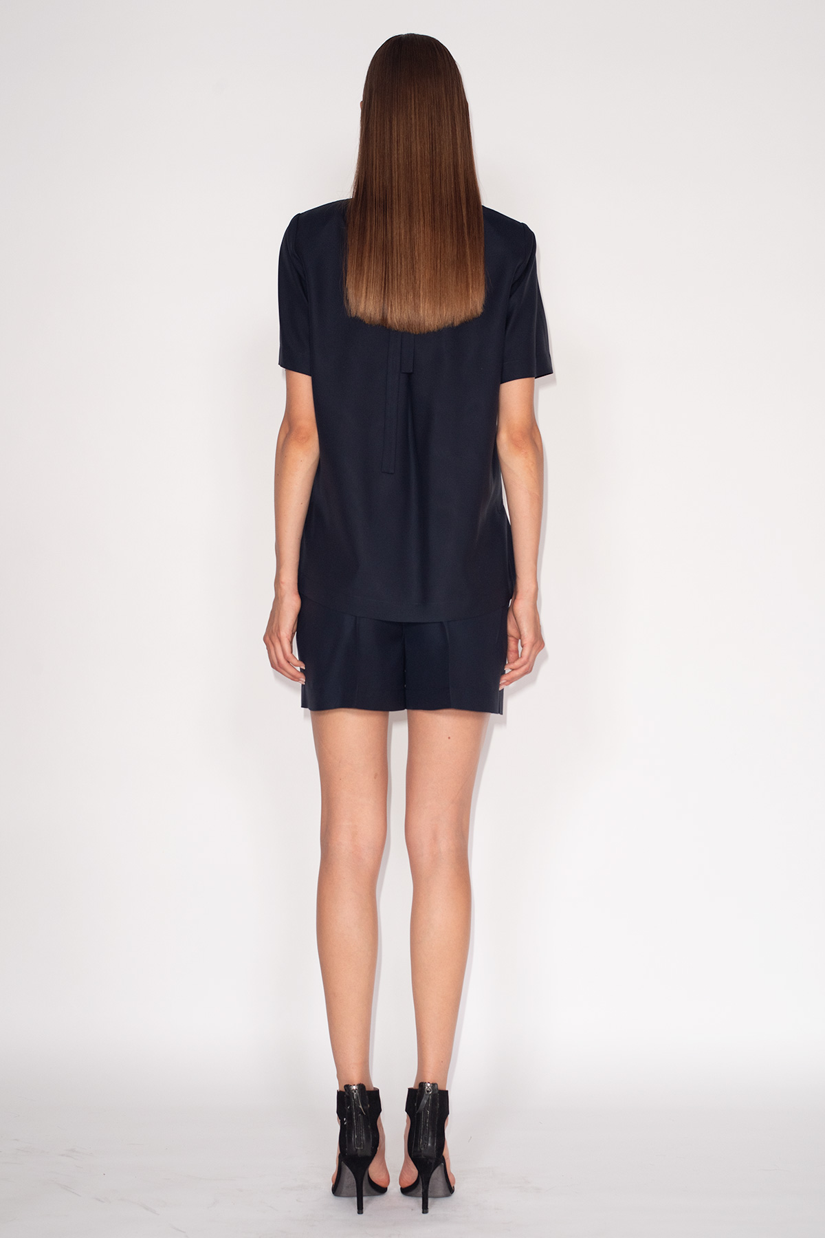 Silk-Twill-T-Shirt-Amy-&-Silk-Twill-Drawstring-Shorts-609